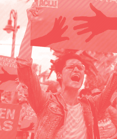 Image of an individual holding a protest sign in Spanish