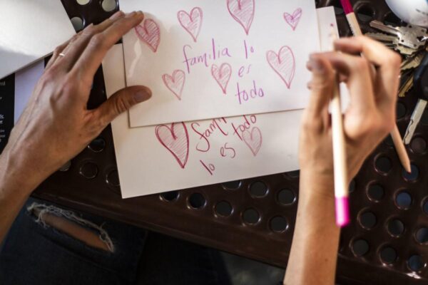 Handwriting cards at Fiesta de Familias