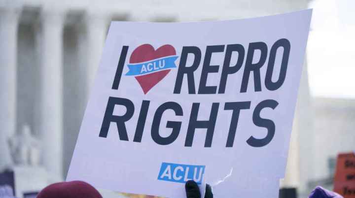 Protest sign that reads, "I heart repro rights." 