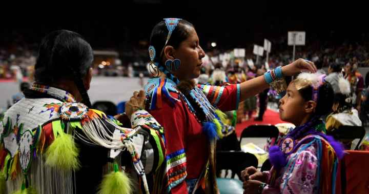 Image of a crowd of Indigenous folks
